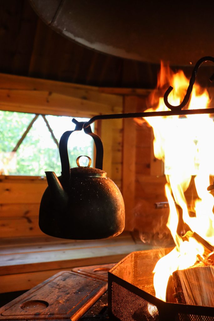 Keitä mökkilomalla nokipannukahvit Rantahelmessä, Satakunnassa