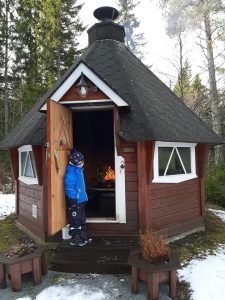 Rantahelmen grillikota maaliskuussa