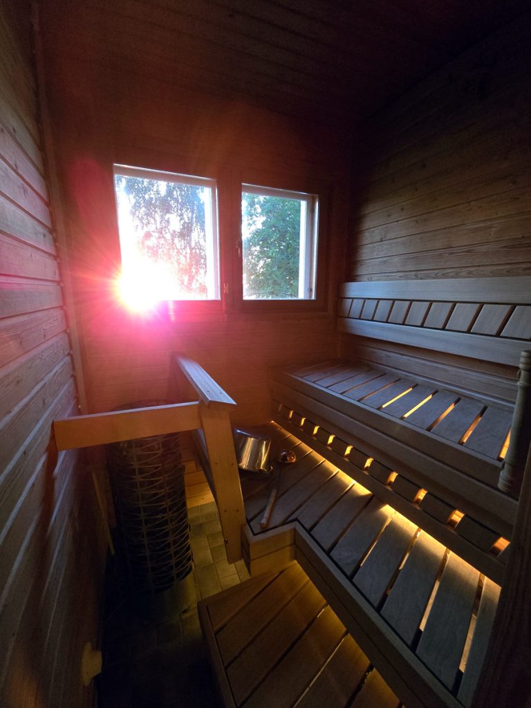 Rantahelmen sauna merinäköalalla
