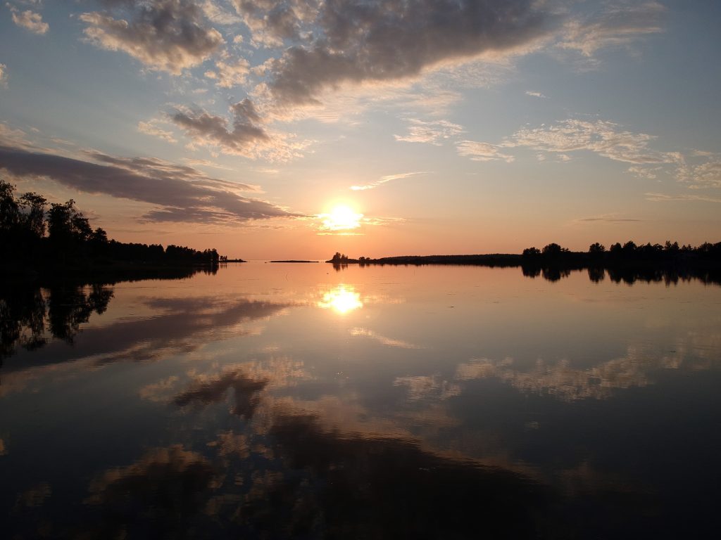 Rantahelmi ja Pikkuhelmi: näkymät laiturilta