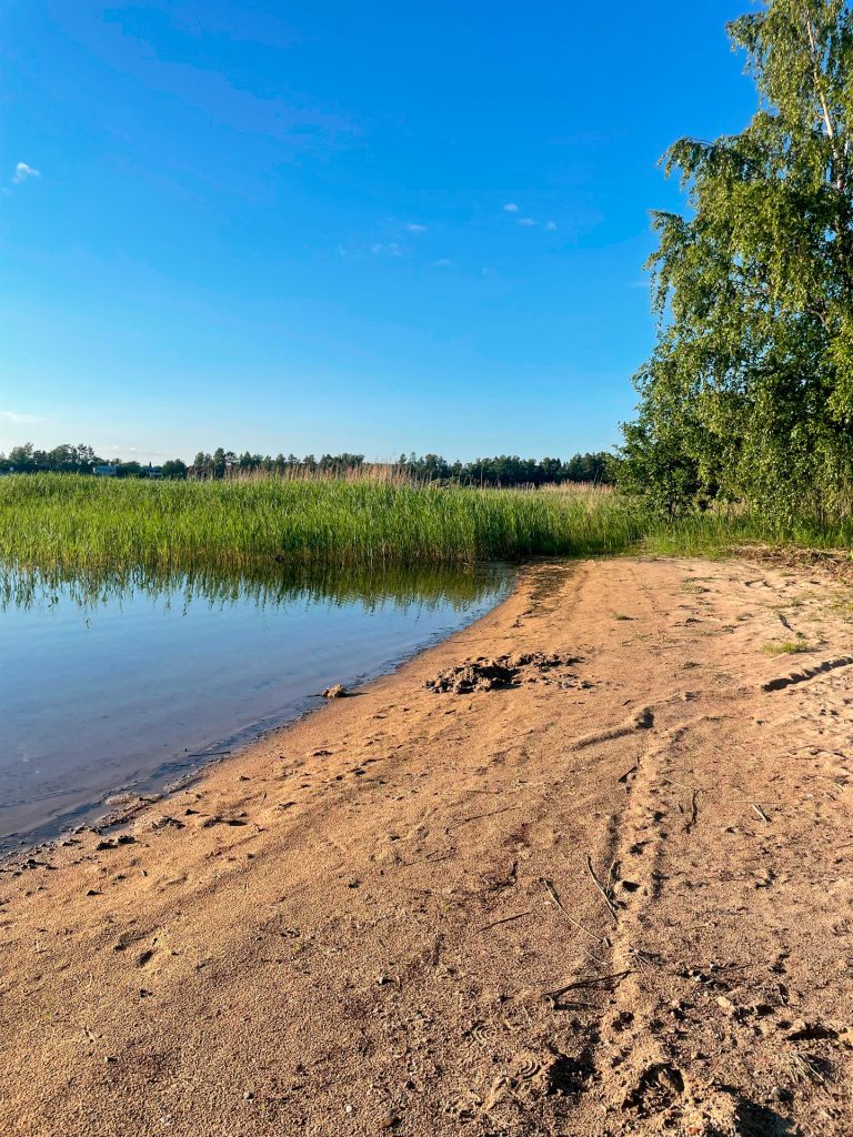 Rantahelmi ja Pikkuhelmi: uimaranta